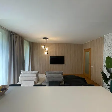 Prestige Living, 2br Luxury Apartment, Koliba Location, Free Parking